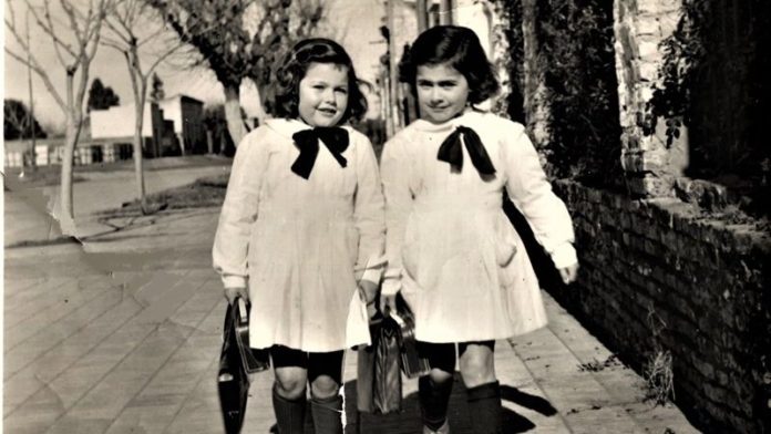 cropped-Yiya-y-Cristina-Granieri-nenas-al-colegio-COPIA-3.jpg