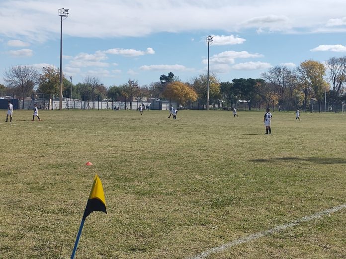 futbol-inferiores-cancha-apeadero