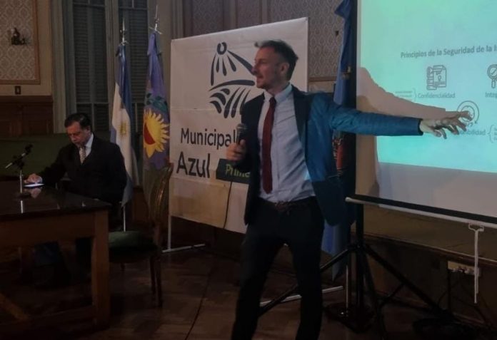 Dr. Lucas Moyano