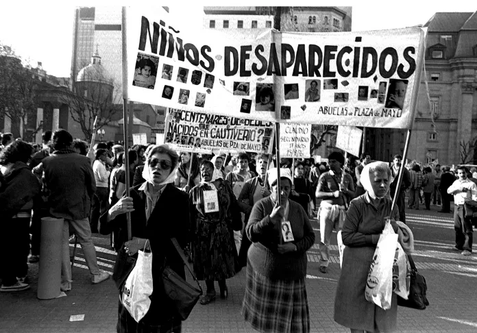 abuelas_marchando2