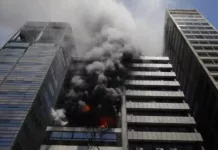 Pánico en CABA || Feroz incendio en un edificio de oficinas, lindero al Ministerio de Trabajo