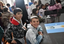 Alumnos de escuelas rurales con sus respectivos docentes realizaron una visita institucional recorriendo la Plaza Principal, el Museo, el Honorable Concejo Deliberante y el Municipio