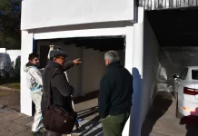 Personal municipal está realizando trabajos de mantenimiento general en todo el sector de la parte trasera del edificio del municipio