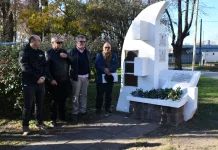 Se llevó a cabo la ofrenda de laureles conmemorando el Día de la Afirmación de los Derechos Argentinos sobre las Malvinas, Islas y Sector Antártico