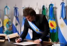 El Presidente celebró junto a 18 mandatarios provinciales la firma del acta con los diez puntos que el Gobierno considera fundamentales para el rumbo del país