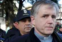La Justicia decide si le otorga la libertad condicional al padre Grassi