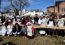 161° Aniversario de Saladillo || Equipo de trabajo de la venta de sándwiches de las instituciones