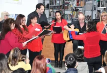 Encuentro de coros en la Biblioteca Víctor Freiberg de la localidad de Del Carril