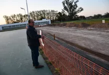 El Intendente Salomón recorrió la obra donde se está construyendo el sector de baños y vestuarios del Playón Polideportivo