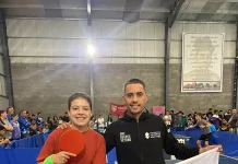 Medalla de oro para Angela Alzugaray, representando a la ES 2 Manuel Pardal