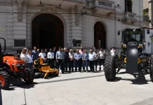 José Luis Salomón acompañado por funcionarios del equipo de gobierno de gestión local realizó la presentación de la nueva maquinaria