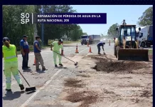 Reparación de una pérdida de agua potable en la rotonda de la Ruta Nacional 205 y Av. Saavedra