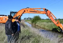 Trabajos de limpieza y acondicionamiento general del canal que se encuentra paralelo a la Ruta Nacional 205