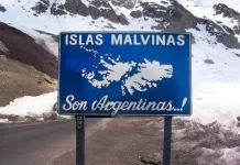 “Abnegación, valentía y heroísmo demostraron nuestros hermanos integrantes del Ejército, la Marina y la Fuerza Aérea que fueron valerosamente a combatir para recuperar nuestras tierras irredentas. Saladillo aportó el coraje y la sangre de sus hijos, ellos son nuestros héroes.”
