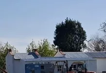 Plaza Julio Cortázar || personal municipal realiza trabajos de corte de pastos y acondicionamiento