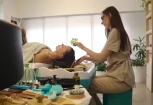 Vendió su auto para poner el primer spa de pelo del país: de qué se trata y cuánto cuesta la sesión