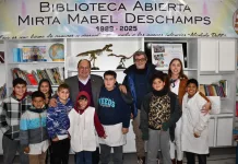 Acto de imposición del nombre biblioteca abierta Mirta Mabel Deschamps en el CEC 801