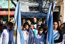 Galería de fotos | estudiantes de los 4tos grados de Escuelas Primarias del Distrito de Saladillo, realizaron la «PROMESA DE LEALTAD A LA BANDERA NACIONAL»