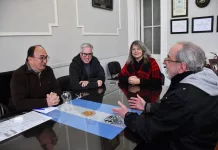 El Intendente Municipal, junto a la Secretaria de Gobierno, Viviana Rodríguez, y el Presidente del Honorable Concejo Deliberante, Dr. Alejandro Armendáriz, recibieron a Luis Perriere, en un encuentro cargado de memoria, reconocimiento y puesta en valor de la cultura saladillense