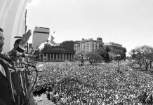 “Dijo el Presidente Alfonsín: : “Democracia es vigencia de la libertad y los derechos pero también existencia de igualdad de oportunidades y distribución equitativa de la riqueza, los beneficios y las cargas sociales: tenemos libertad pero nos falta la igualdad.” A renovar nuestra lucha por la igualdad de oportunidad y una sociedad mas justa nos debe convocar cada 10 de diciembre”. Carlos Antonio Gorosito.