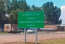 Ruta 205 || Colocaron cartel en el principal acceso a Saladillo con el nombre de Carlos Antonio Gorosito