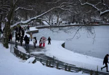 Nueva York declara el estado de emergencia ante fuerte tormenta de nieve y frío extremo