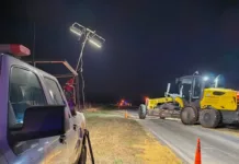 Tras el vuelco de un camión cerealero, realizaron tareas para liberar la Ruta 205